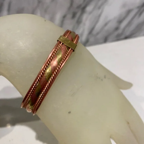 Two Copper one brass and copper cuff & thin one - Picture 5 of 9